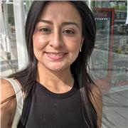 Médico imparte clases de español